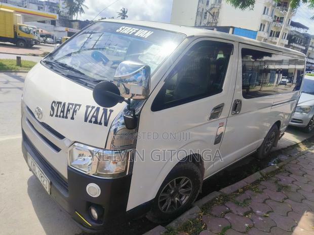 Toyota HiAce 2017 White