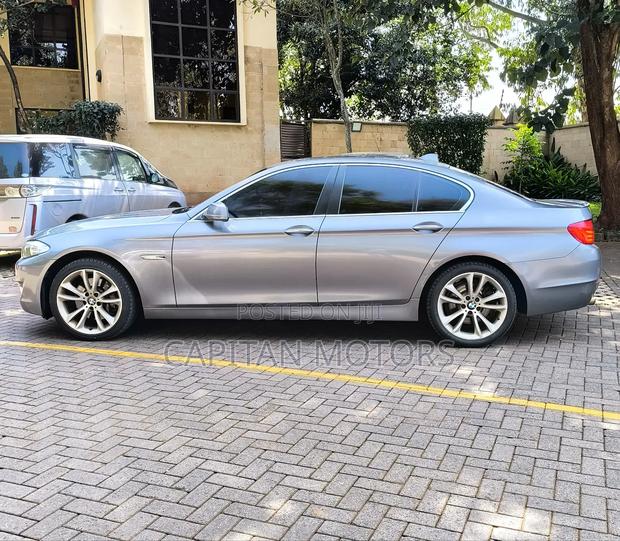 BMW 528i 2011 Gray