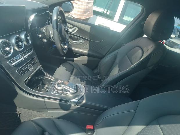 Mercedes-Benz C200 2018 Blue