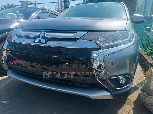Mitsubishi Outlander 2018 Silver