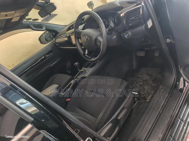 Toyota Hilux 2019 Black