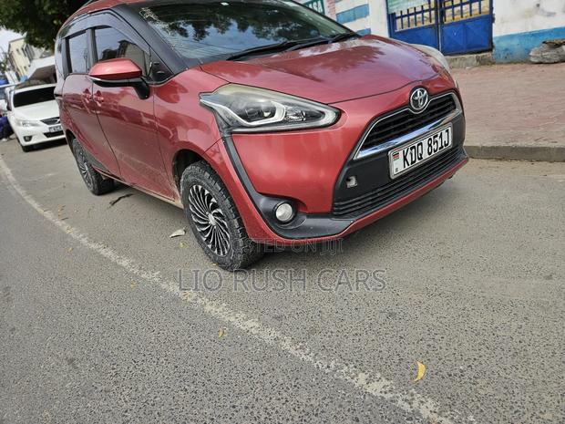 Toyota Sienta 2017 Red