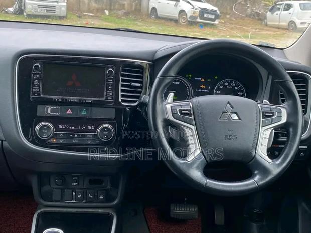 Mitsubishi Outlander 2.4 PHEV AWD 2018 White