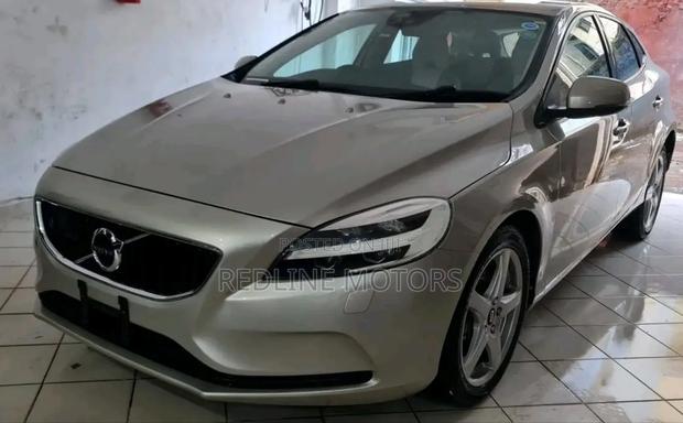 Volvo V40 2018 Brown