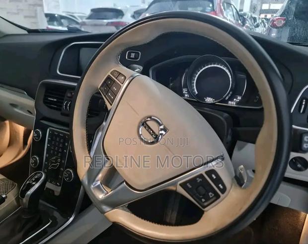 Volvo V40 2018 Brown