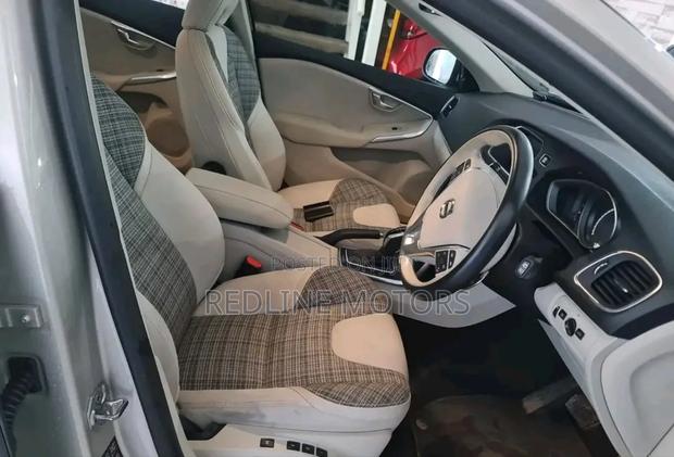 Volvo V40 2018 Brown