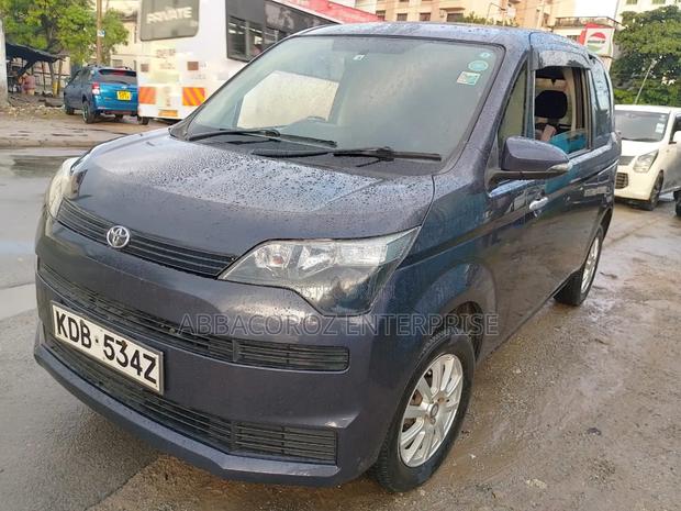 Toyota Spade 2014 Purple