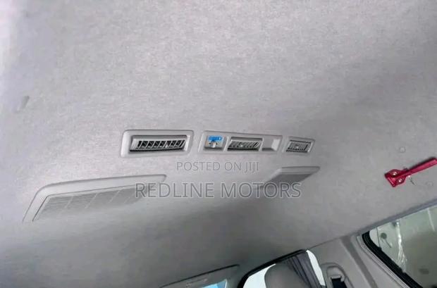 Toyota HiAce 2018 Off white
