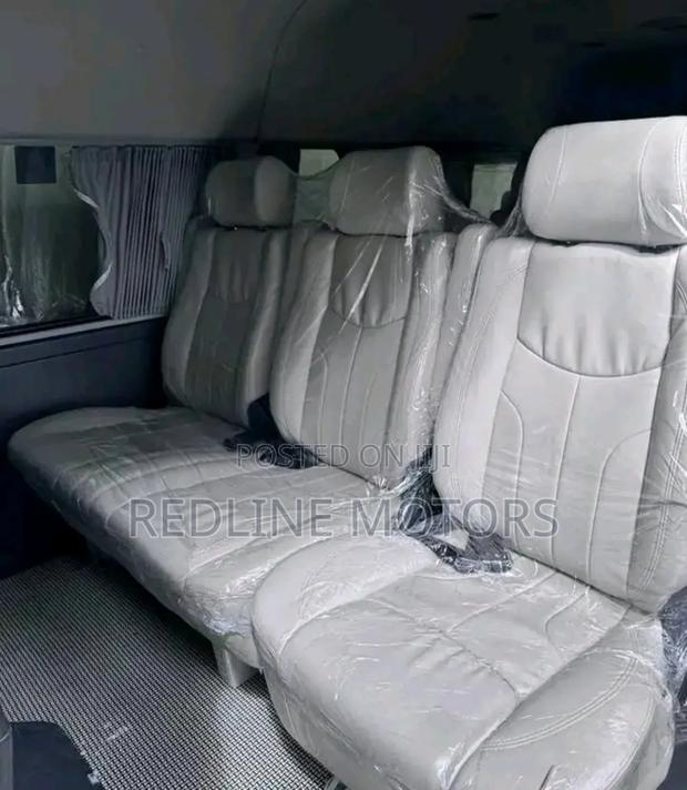 Toyota HiAce 2018 Off white