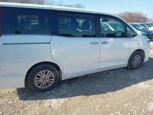 Toyota Esquire 2.0 AWD (8 seater) 2019 White