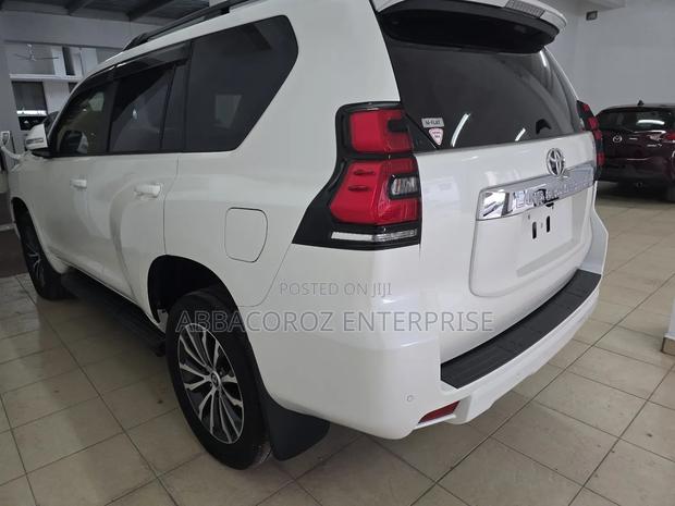 Toyota Land Cruiser Prado 2.7 2019 White