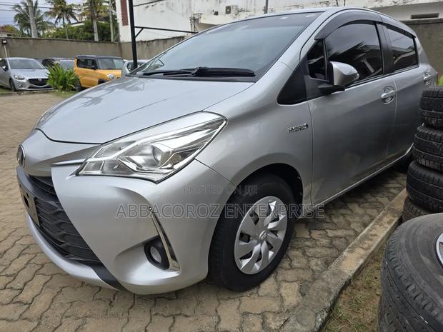 Toyota Vitz 1.5 FWD Hybrid 5dr 2019 Silver