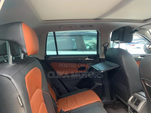 Volkswagen Tiguan 2.0T SE AWD 4MOTION 2018 Gold