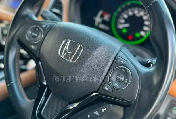 Honda Vezel 2018 White
