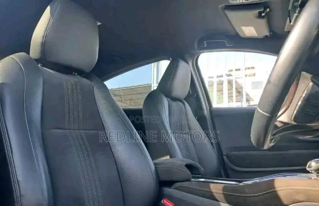 Honda Vezel 2018 Red