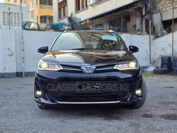 Toyota Corolla Fielder 1.5 Hybrid FWD 2018 Green