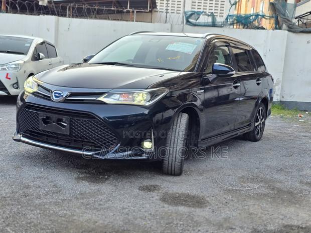 Toyota Corolla Fielder 1.5 Hybrid FWD 2018 Green