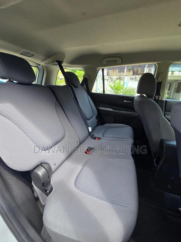Nissan Wingroad 2018 Silver