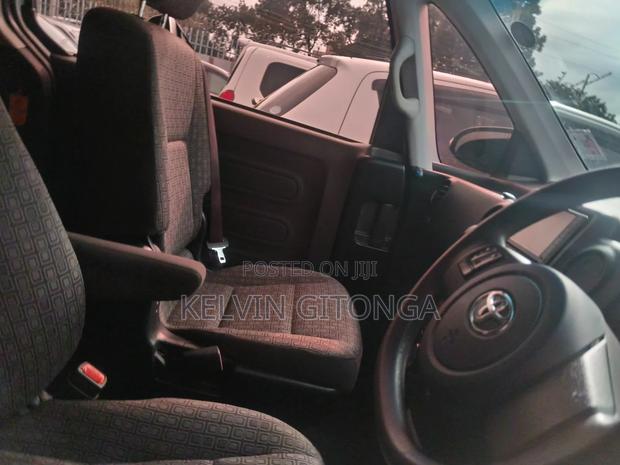 Toyota Spade 2016 Silver