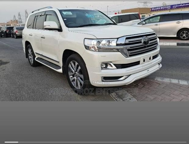 Toyota Land Cruiser 4.6 V8 ZX 2018 Pearl