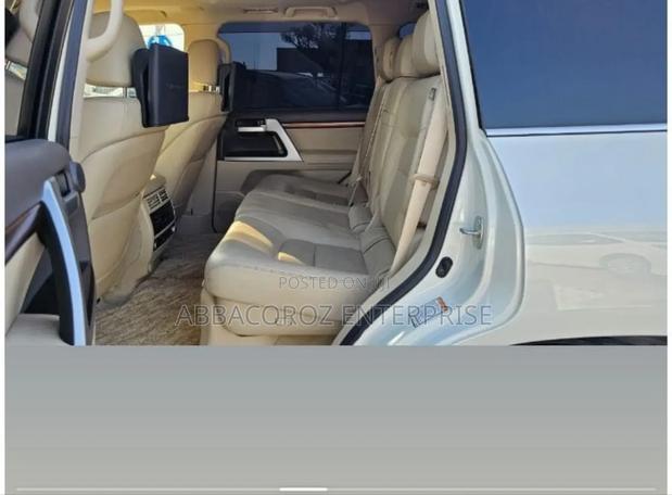 Toyota Land Cruiser 4.6 V8 ZX 2018 Pearl