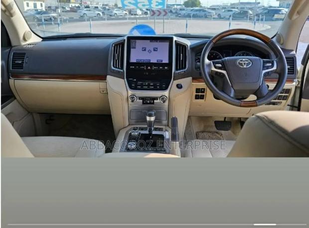 Toyota Land Cruiser 4.6 V8 ZX 2018 Pearl