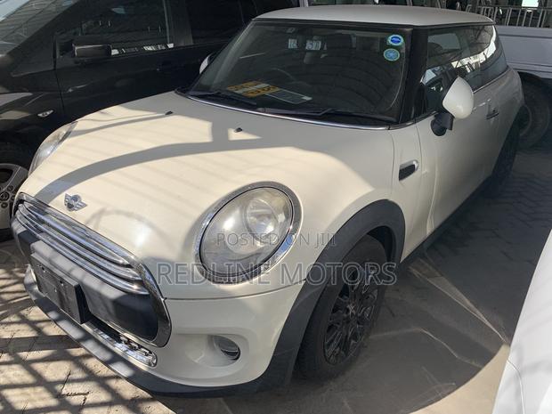 Mini Cooper 2018 Off white