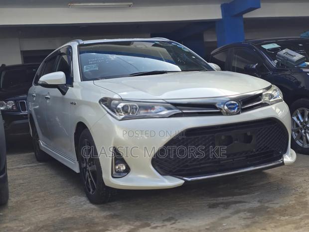 Toyota Corolla Fielder 1.5 Hybrid FWD 2018 White