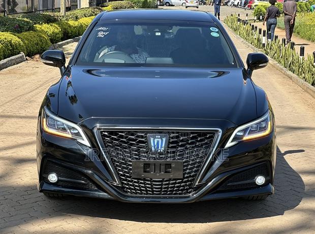 Toyota Crown 2018 Black