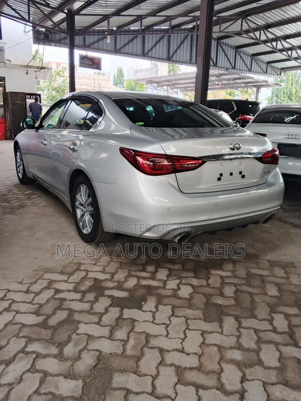 Nissan Skyline 2018 Silver