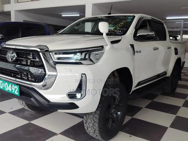 Toyota Hilux 2020 White