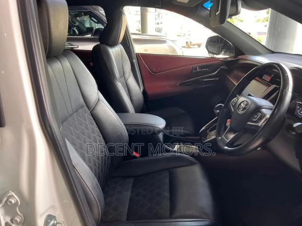 Toyota Harrier 2.0 2018 White