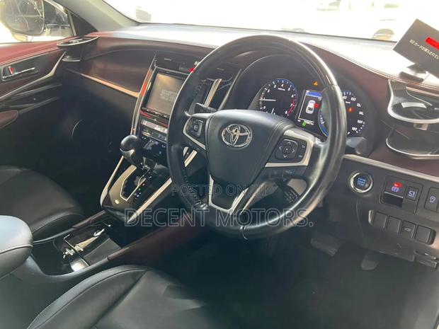 Toyota Harrier 2.0 2018 White