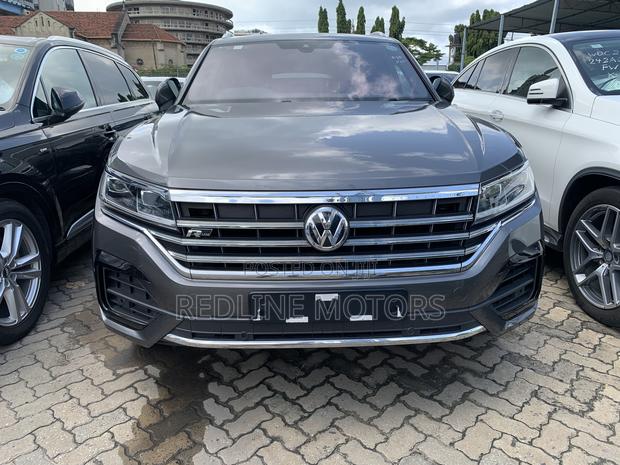 Volkswagen Touareg 2019 Gray