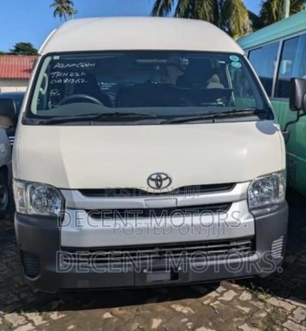 Toyota HiAce 2018 White