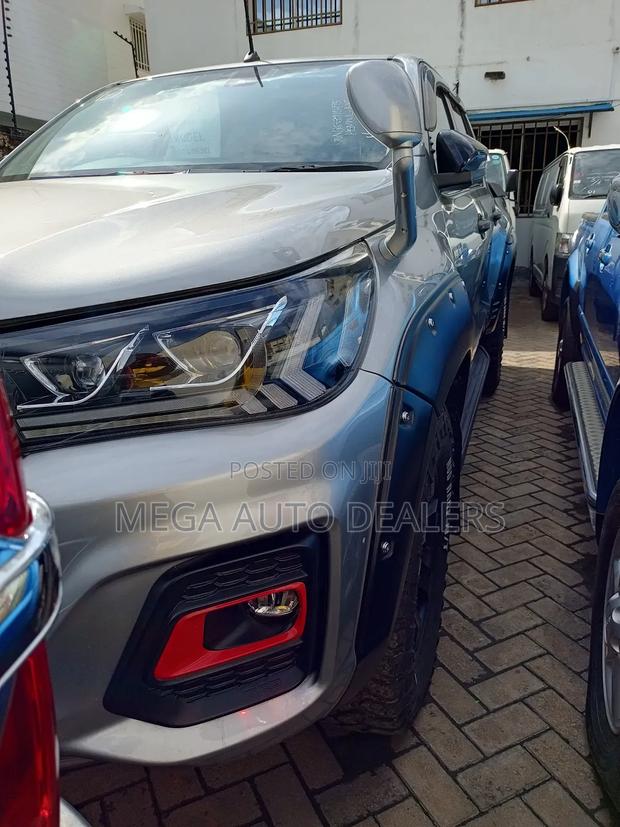 Toyota Hilux 2019 Gray