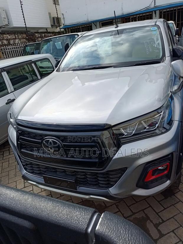 Toyota Hilux 2019 Gray