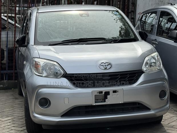 Toyota Passo 2018 Silver