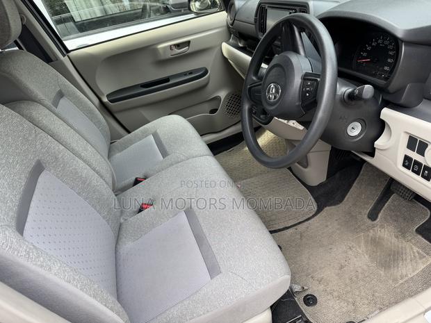 Toyota Passo 2018 Silver