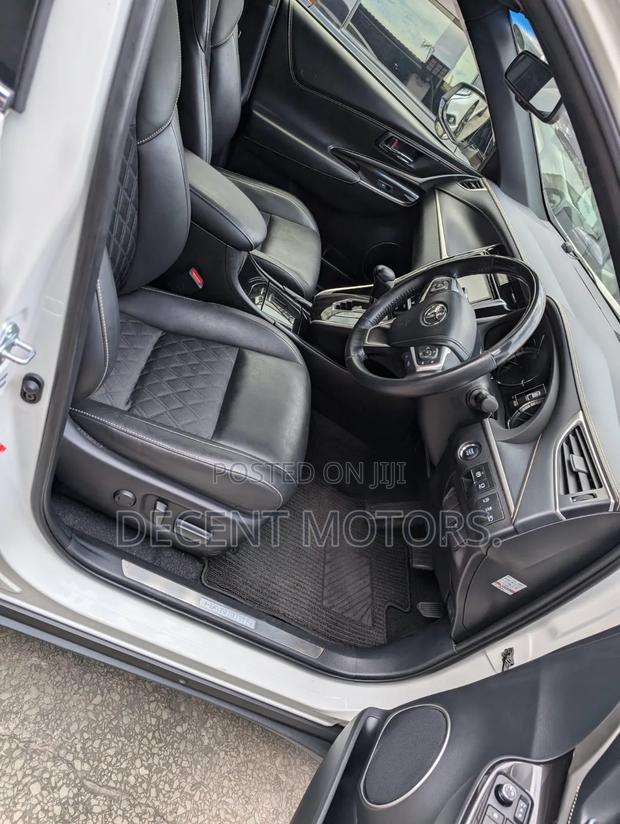Toyota Harrier 2.0 2018 White