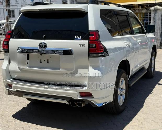 Toyota Land Cruiser Prado 2.7 2019 White
