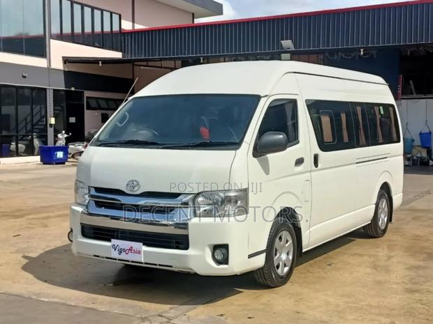 Toyota HiAce 2018 White