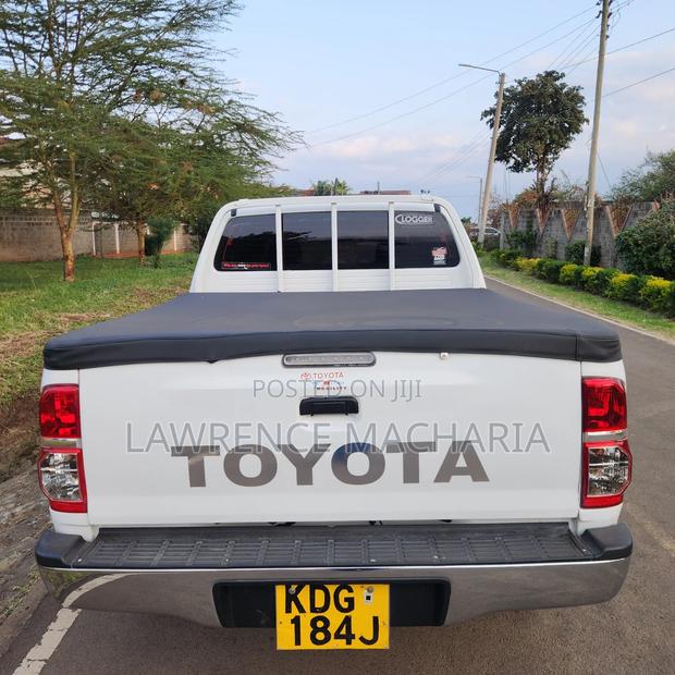 Toyota Hilux 2014 White