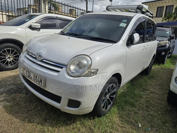 Toyota Sienta 2016 White