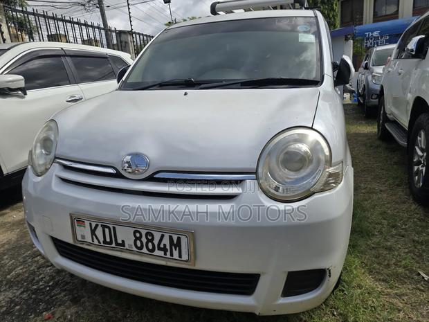 Toyota Sienta 2016 White