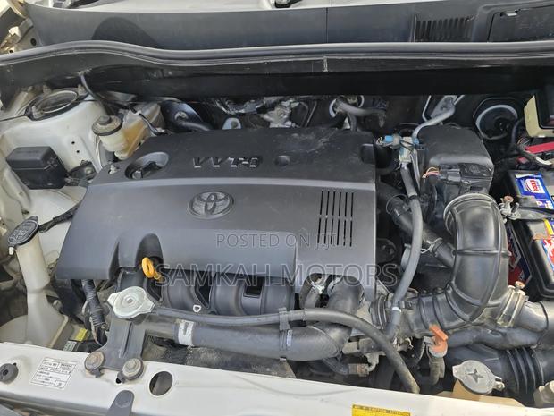 Toyota Sienta 2016 White