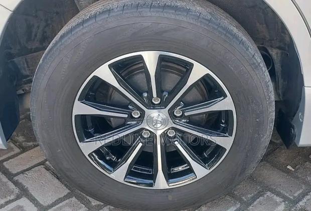 Toyota Voxy 2018 Silver