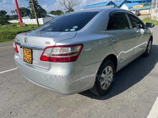 Toyota Premio 2016 Silver