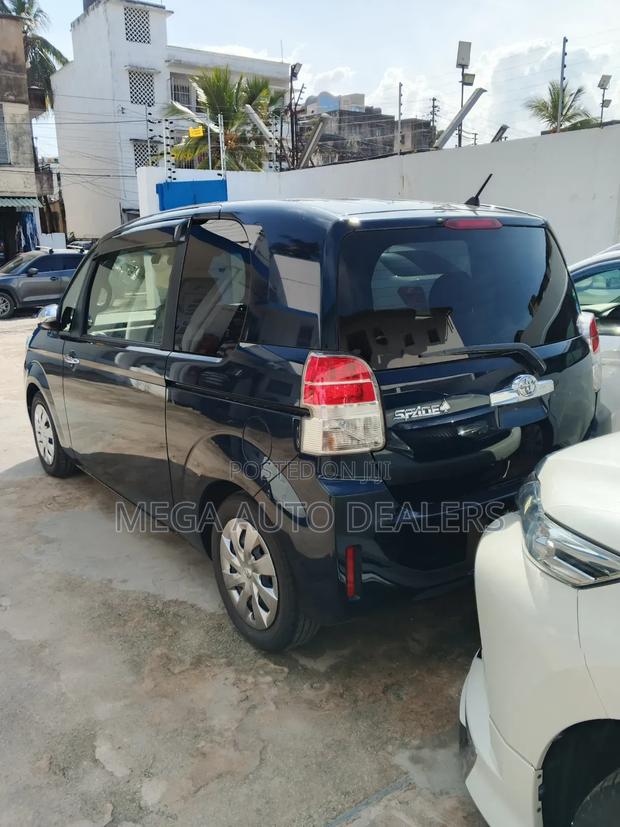 Toyota Spade 1.5 2018 Black