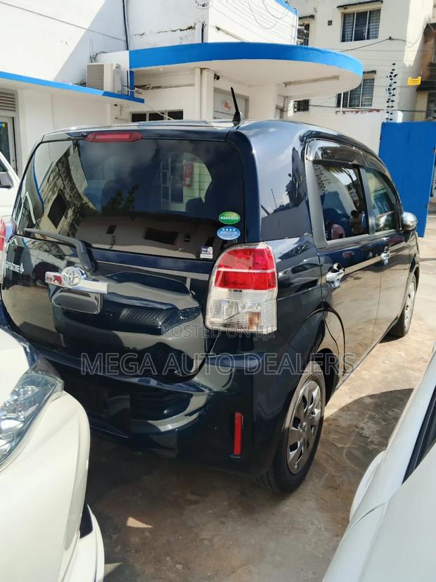 Toyota Spade 1.5 2018 Black